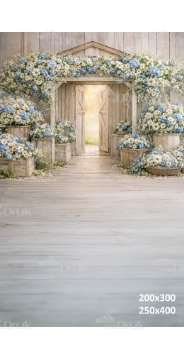 Tło fotograficzne „Rustykalna altana wśród błękitnych stokrotek” | E872